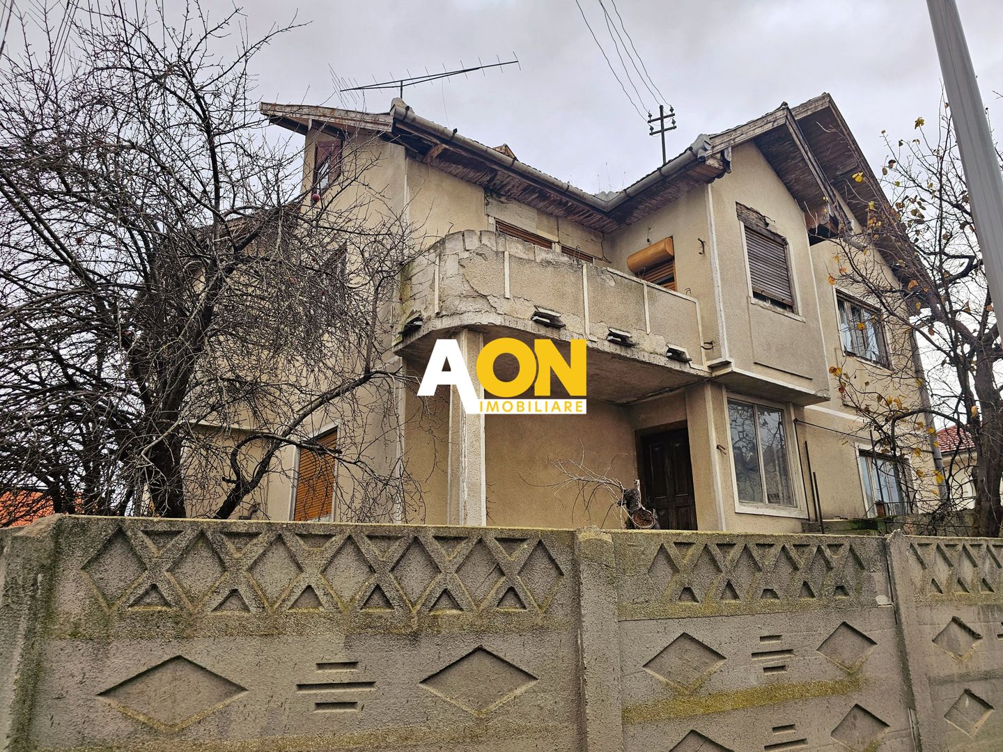 Casa cu 7 camere, 700 mp teren, deschidere la 2 strazi, zona Centru - Poză 2