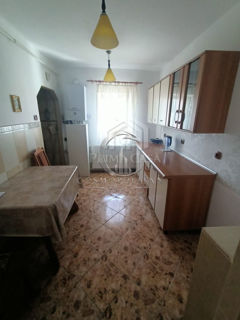 Apartament cu 3 camere zona Pod etaj 2 din 4 confort 1 cu imbunatatiri - Poză 3