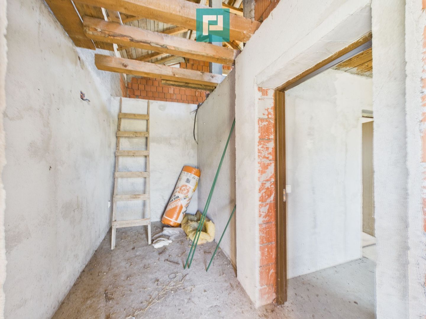 Casa la gri in Frumuseni - Poză 15