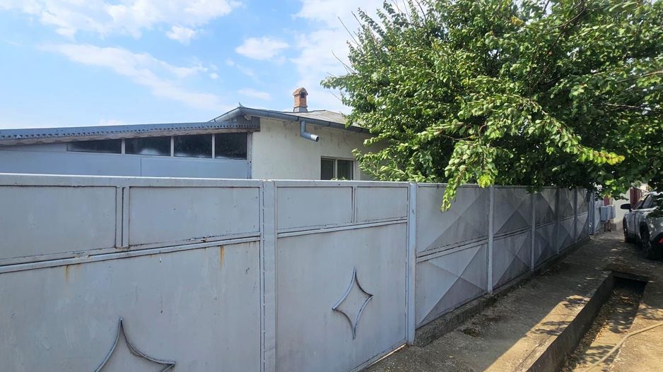 Casa la sol cu teren 1055 mp si livada - Vanatori, Galati - Poză 3