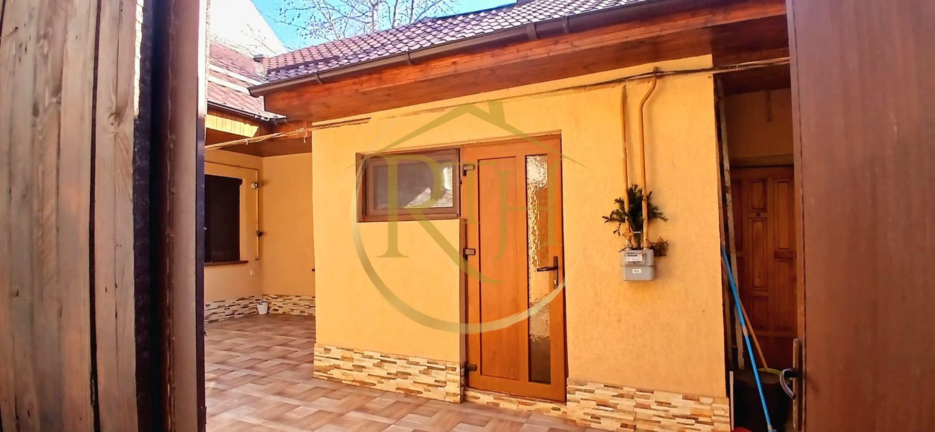 Oferim spre vanzare un Apartament la curte comuna, in zona Odobescu. - Poză 19