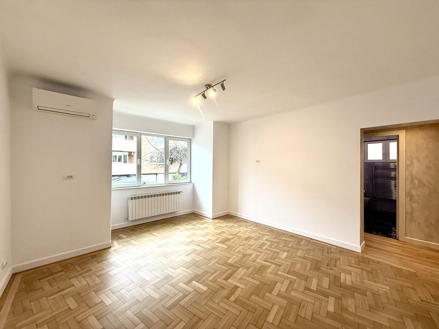 Apartament  - DOROBANTI CAPITALE-PARTER INALT Recent Renovat - Poză 1
