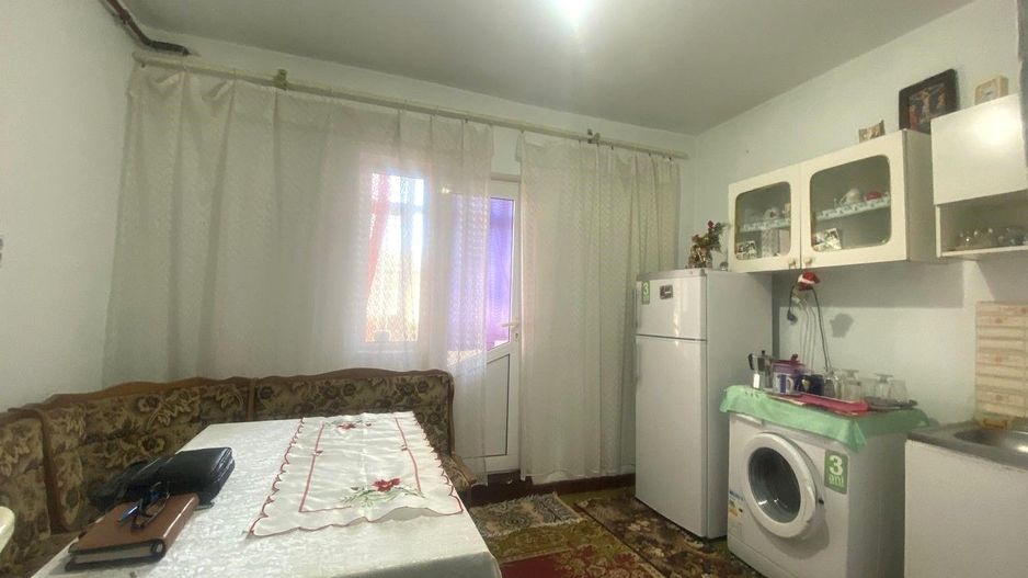 Vanzare apartament cu 3 camere , decomandat in Targoviste- Micro 12 - Poză 2