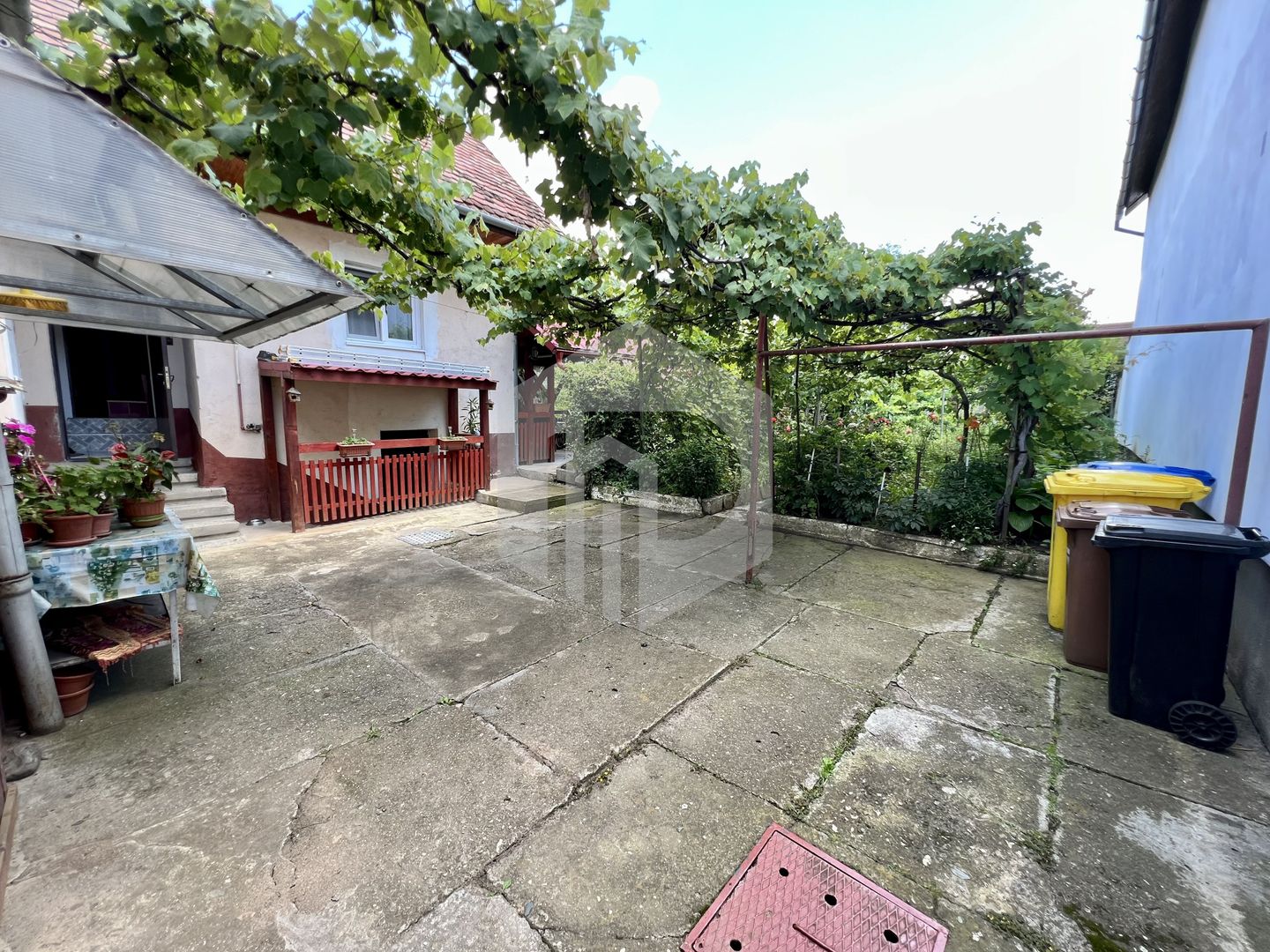 Casa curte comuna in zona Milea- Teren 300 mp - Poză 1