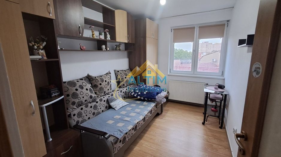 Apartament 2 camere, decomandat, Zonă Centrală - Poză 2