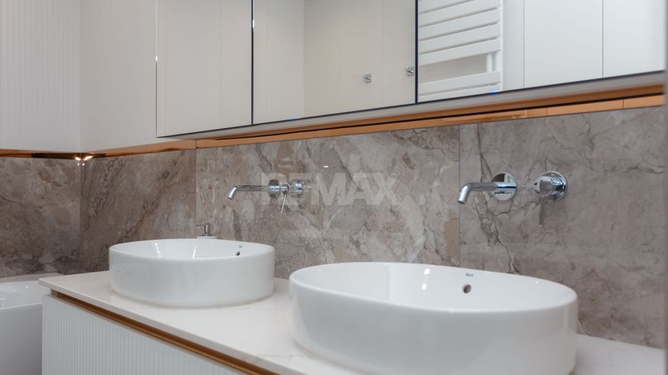 De închiriat apartament, 3 dormitoare + terasă, str. Teatrală 3, Centru. - Poză 15
