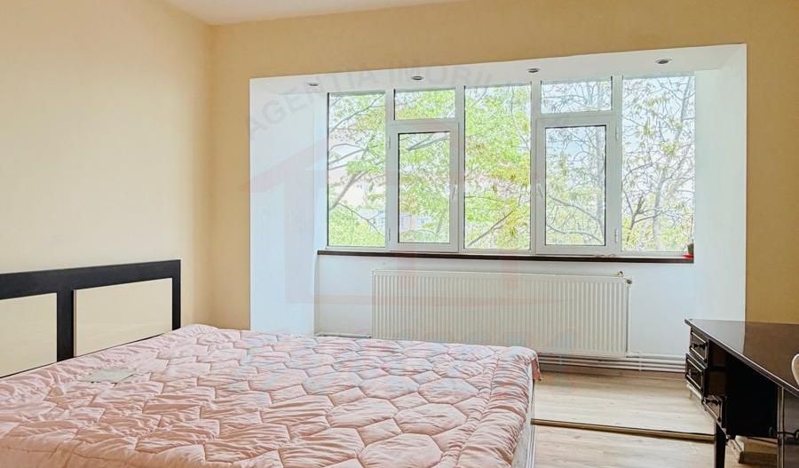 De vanzare Apartament 3 camere Tiglina 3, Galati, 75mp, et.4/4 - Poză 3