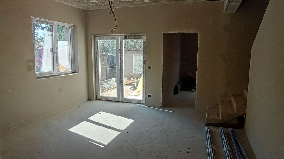 Sanandrei Duplex cu 4 Camere, Drum Asfaltat, Toate Utilitatiile - Poză 3