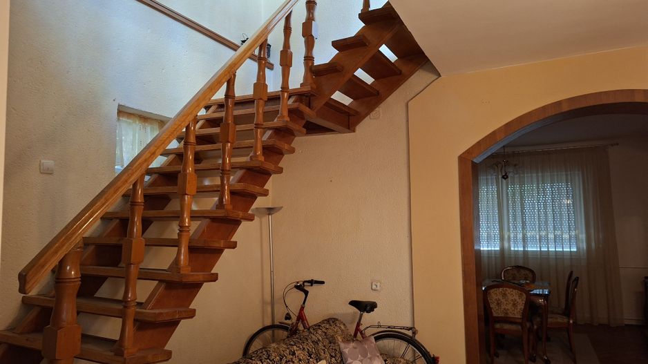 BRASADAS vinde casa P+M 6 cam 227mp teren 11 ari in 14 Mai. - Poză 8