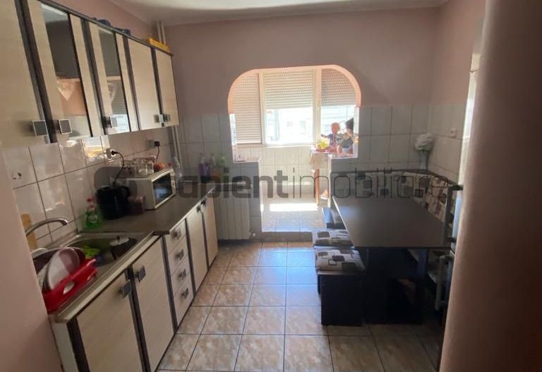 Apartament tip PB 3 camere, zona Decebal - Poză 8