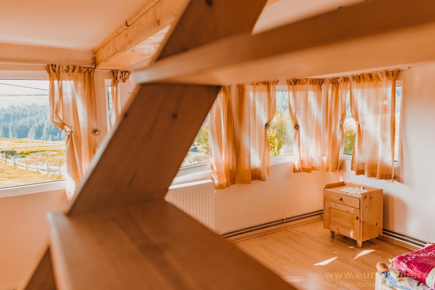 Exclusivitate - casa rustica, priveliste deosebita, 45 km de Brasov - Poză 6