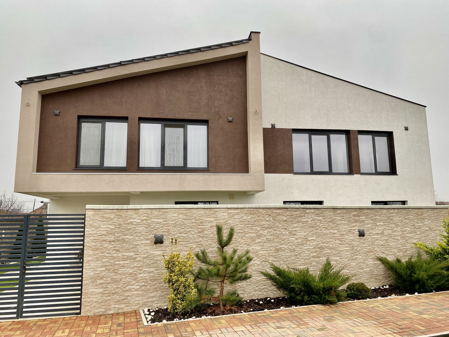 Vila pretabila pentru doua familii - Poză 7