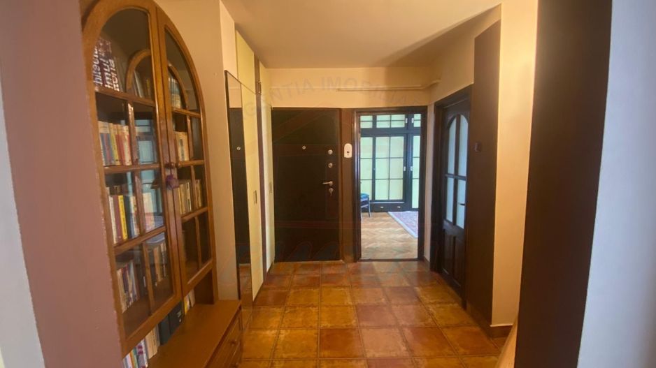 Inchiriere apartament 2 camere, Piata Centrala, 53 mp, 430 EURO/Luna - Poză 8