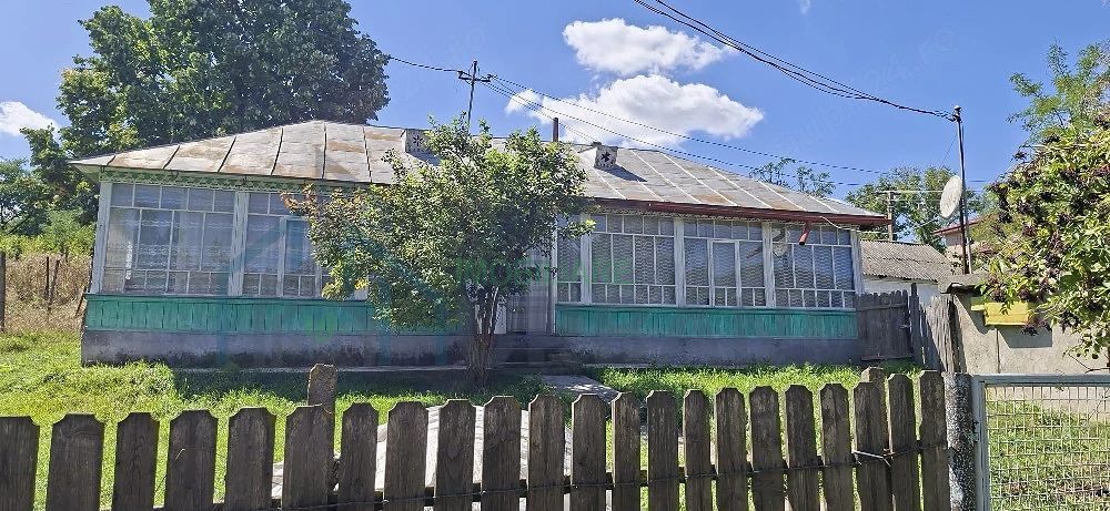 Casă cu 3 camere de vânzare în Probota, Perieni - Poză 1