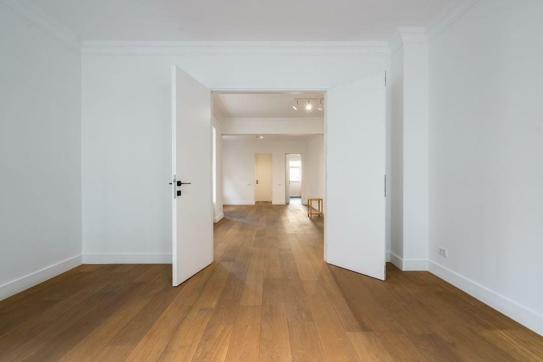 Apartament 5 Camera cu intrare proprie și curte, ideal pentru birou - Poză 3