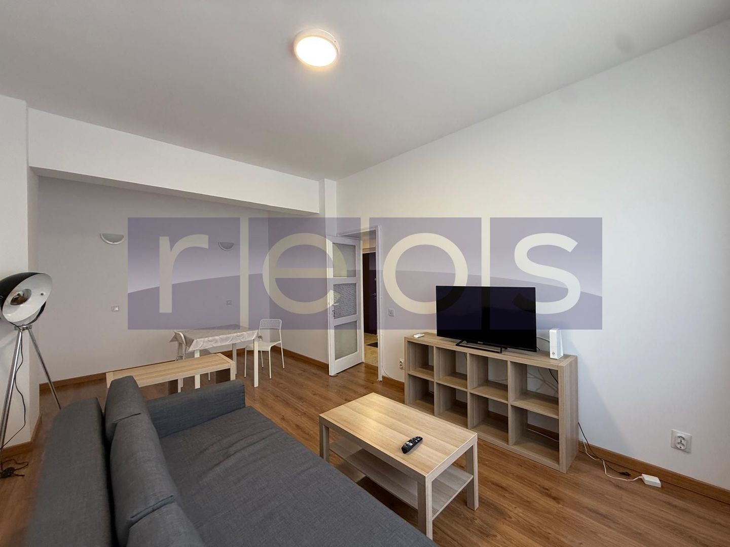 De inchiriat apartament 2 camere vedere Bd Magheru recent renovat - Poză 2