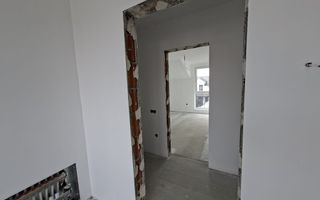 Casa moderna 4 camere 2 bai 3 locuri parcare si pivnita in Cisnadie - Poză 5