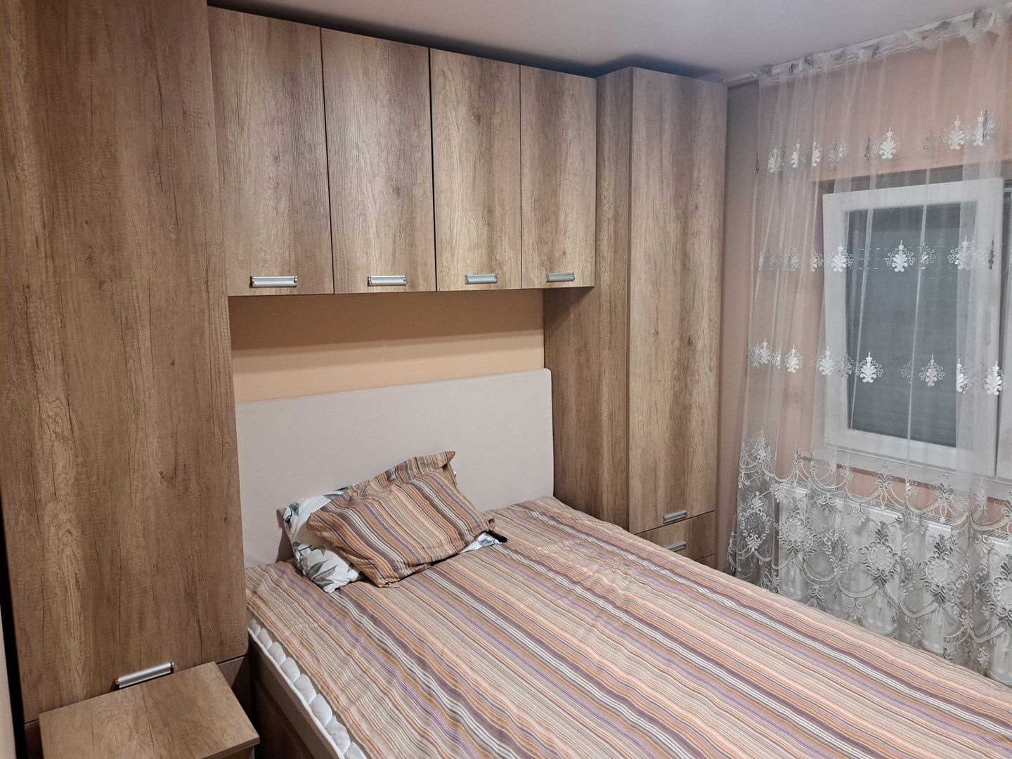 Vând apartament cu 3camere - Poză 2