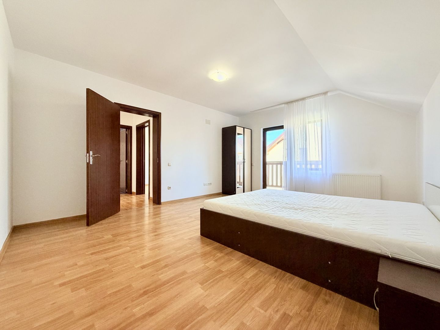 De închiriat – Casă individuală P+M în Dumbrăvița - Poză 9