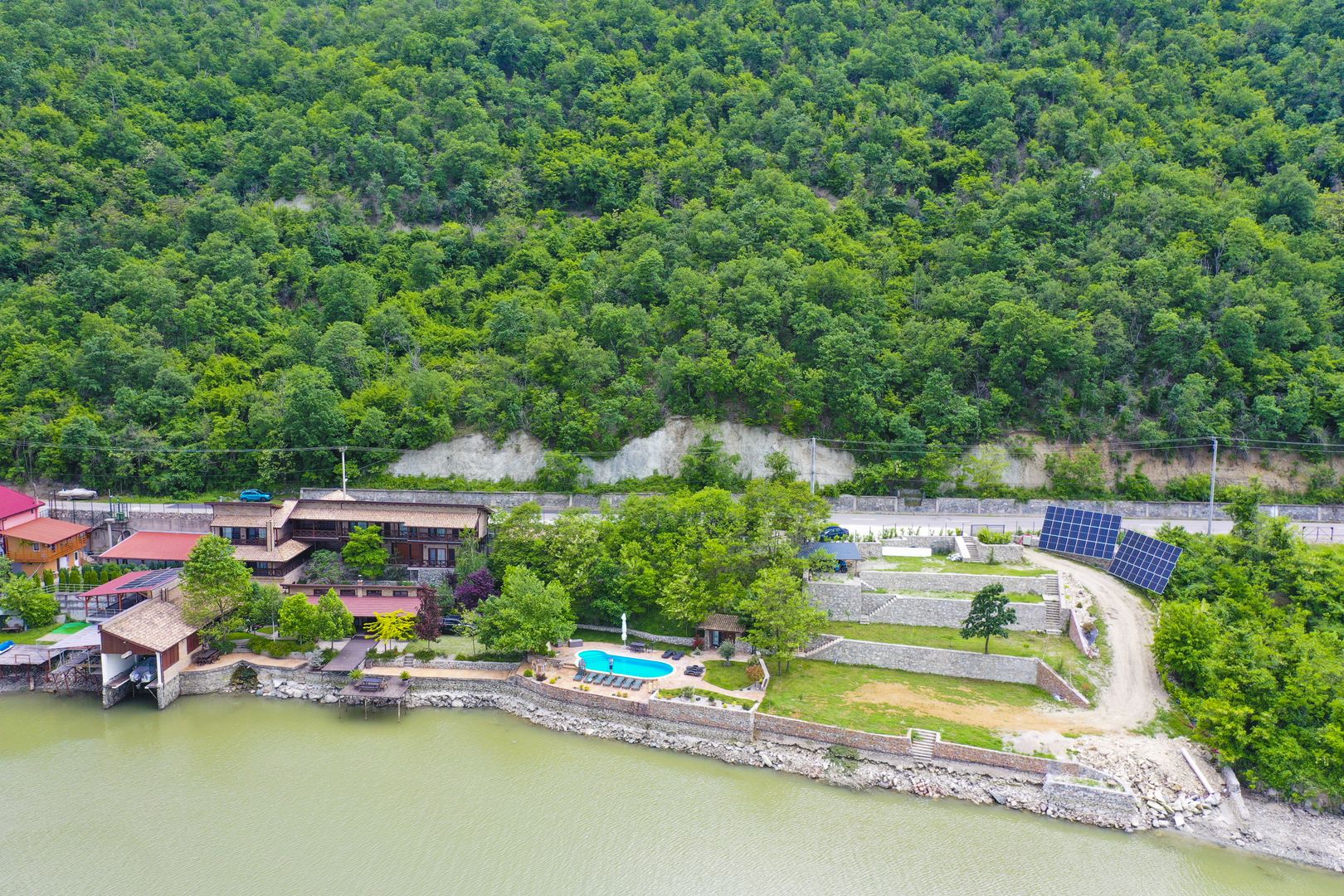 Pensiune de Lux pe Malul Dunării în Dubova - Poză 29