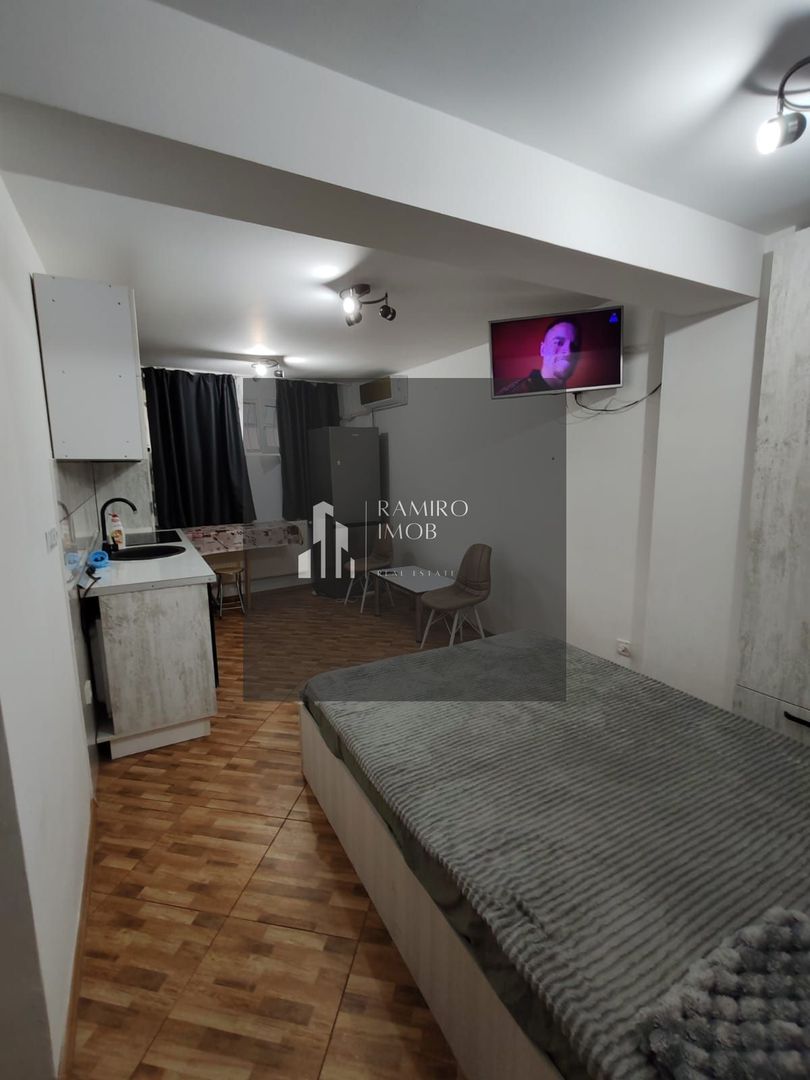 GARSONIERA 30MP, EROII REVOLUTIEI - Poză 6
