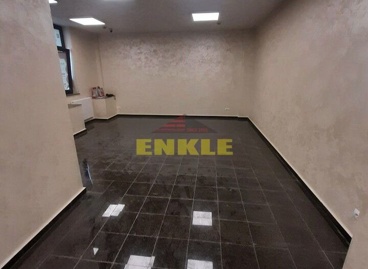 Spatiu comercial de inchiriat, zona ultracentrala/pietonala, suprafata de 238 mp - Poză 2