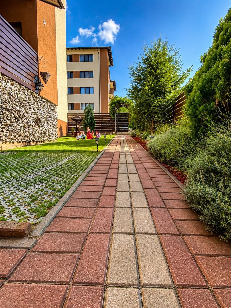 Apartament 3 camere, curte, boxa, parcare, Sub Cetate - Poză 1