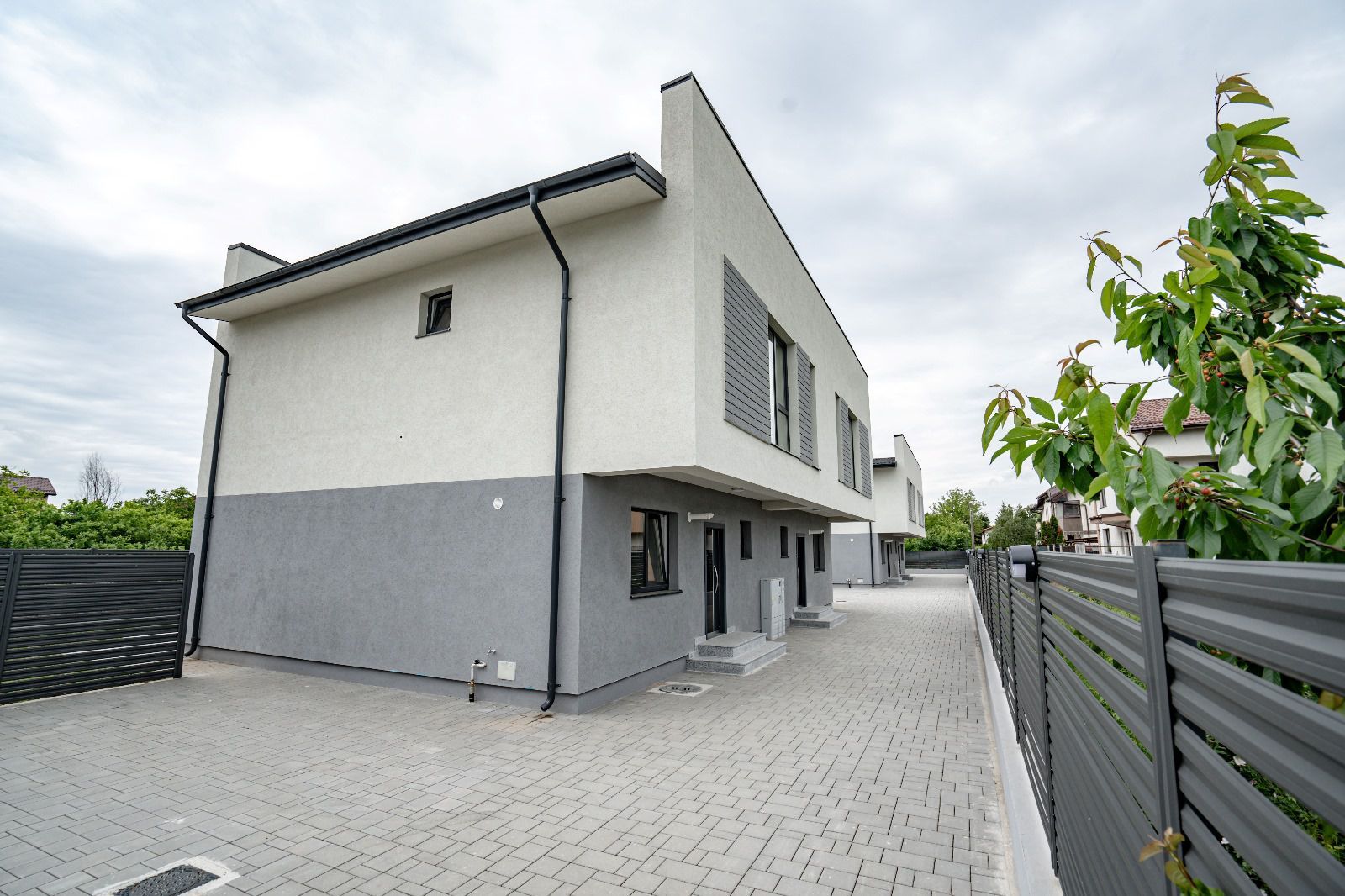 Ultima!!  Vila Otopeni 4 camere TOATE utilitatile - Poză 1