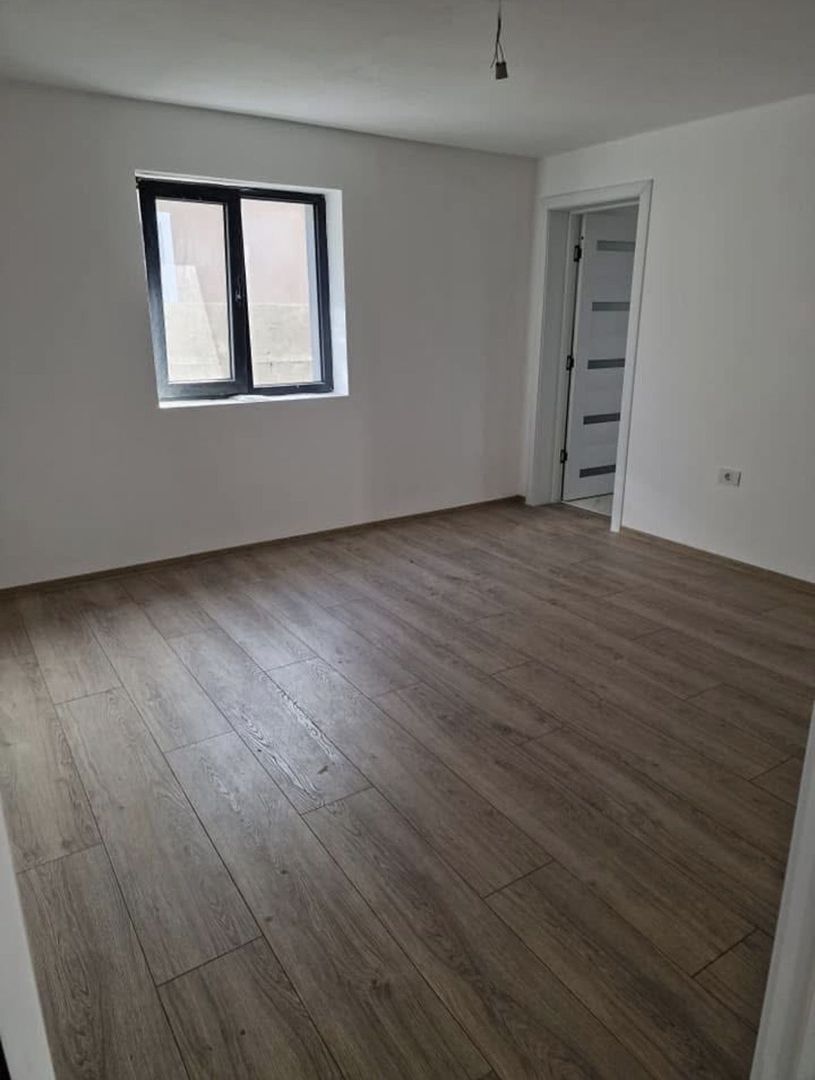 Casa Individuala Sanmihaiu Roman,Parter,4 Camere,2Bai,Toate Utilitatile - Poză 8