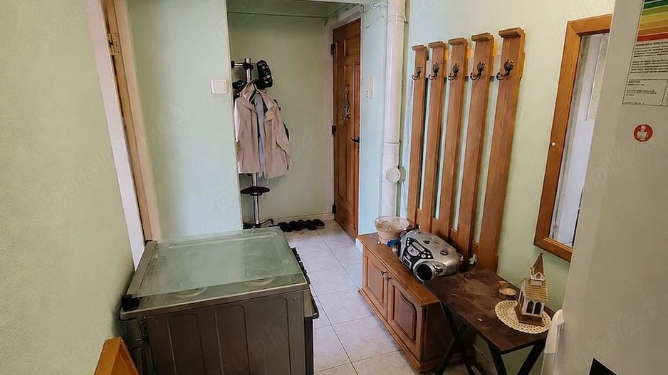 Apartament 3 camere, Zona Dacia   luminos, liniștit, cu vedere spre spațiu verde - Poză 3