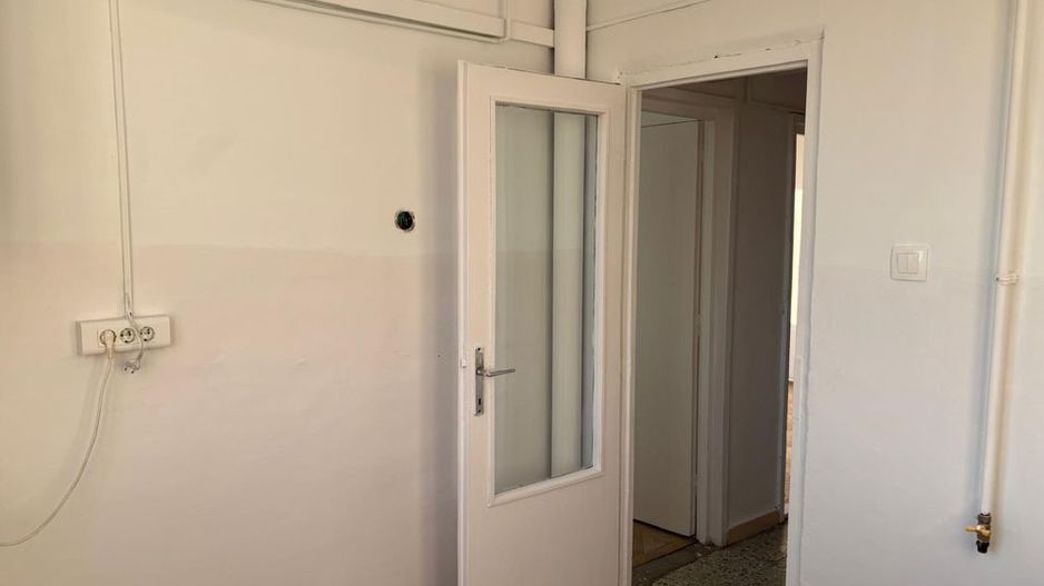 Ap. 2 camere, zona Dambovita, etaj intermediar, centrala termica - Poză 7