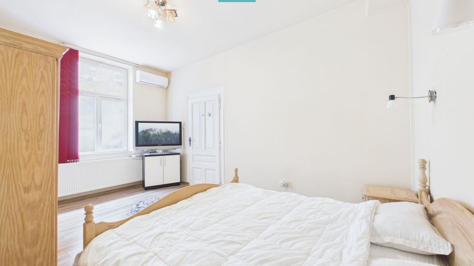 Apartament ultracentral, renovat, cu garaj - Poză 5