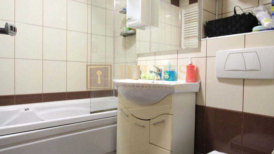 Zona Lipovei, 3 camere, centrala proprie. - Poză 13