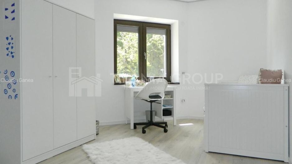 Apartament superb de 4 camere, curte proprie, zona Bartolomeu. - Poză 6