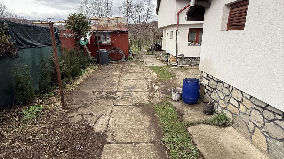 Casă corp C1 84mp + casă corp C2 51mp+garaj+ grădină și teren 889mp - Poză 32