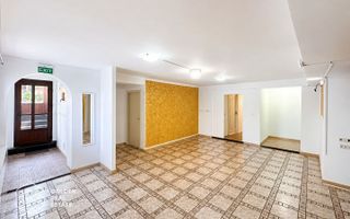Spatiu pretabil salon infrumusetare, cabinet, 8 camere, Boul Rosu, 200mp - Poză 1