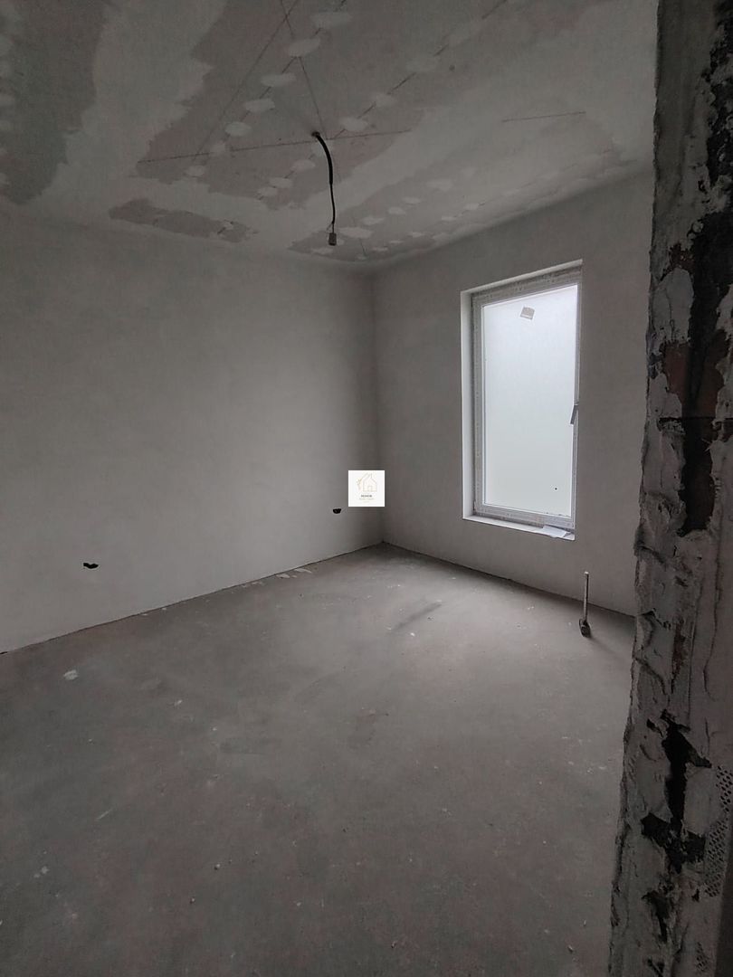 Casa 4 camere Crevedia - Poză 3
