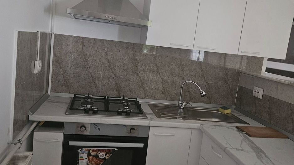 Spre Chirie - apartament 3 camere , etaj 1 in Vila - Poză 7