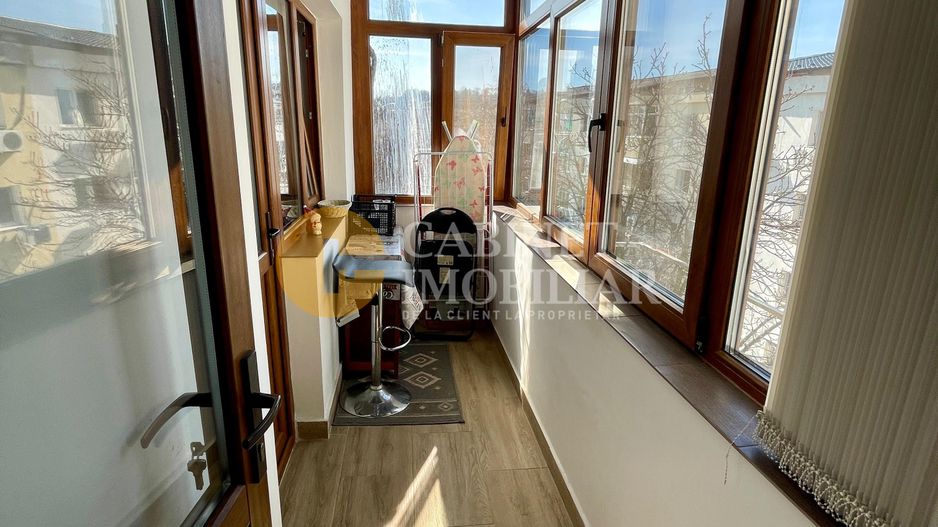 Galata - 3 Camere Decomandat - Mobilat/Utilat - 73 MP - Bloc dupa 1980 - Poză 15