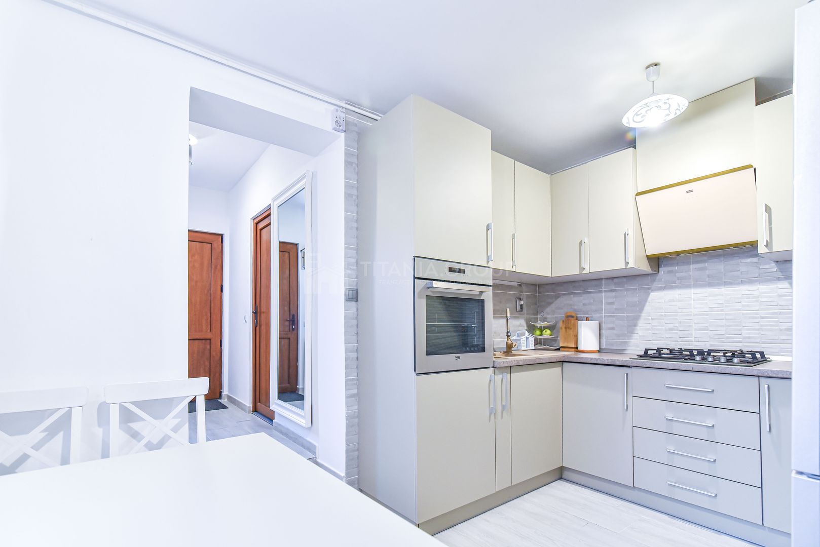 Casa zona centrala, curte individuala - Poză 10