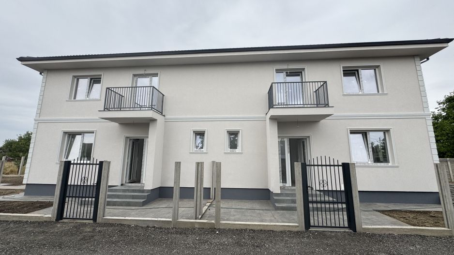 1\2 Duplex Utvin P+E,4Camere,2 Bai,Toate Utilitatile - Poză 2