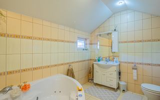 Casa individuala cu teren mare, vedere spre munti,  Avrig,  jud. Sibiu - Poză 9