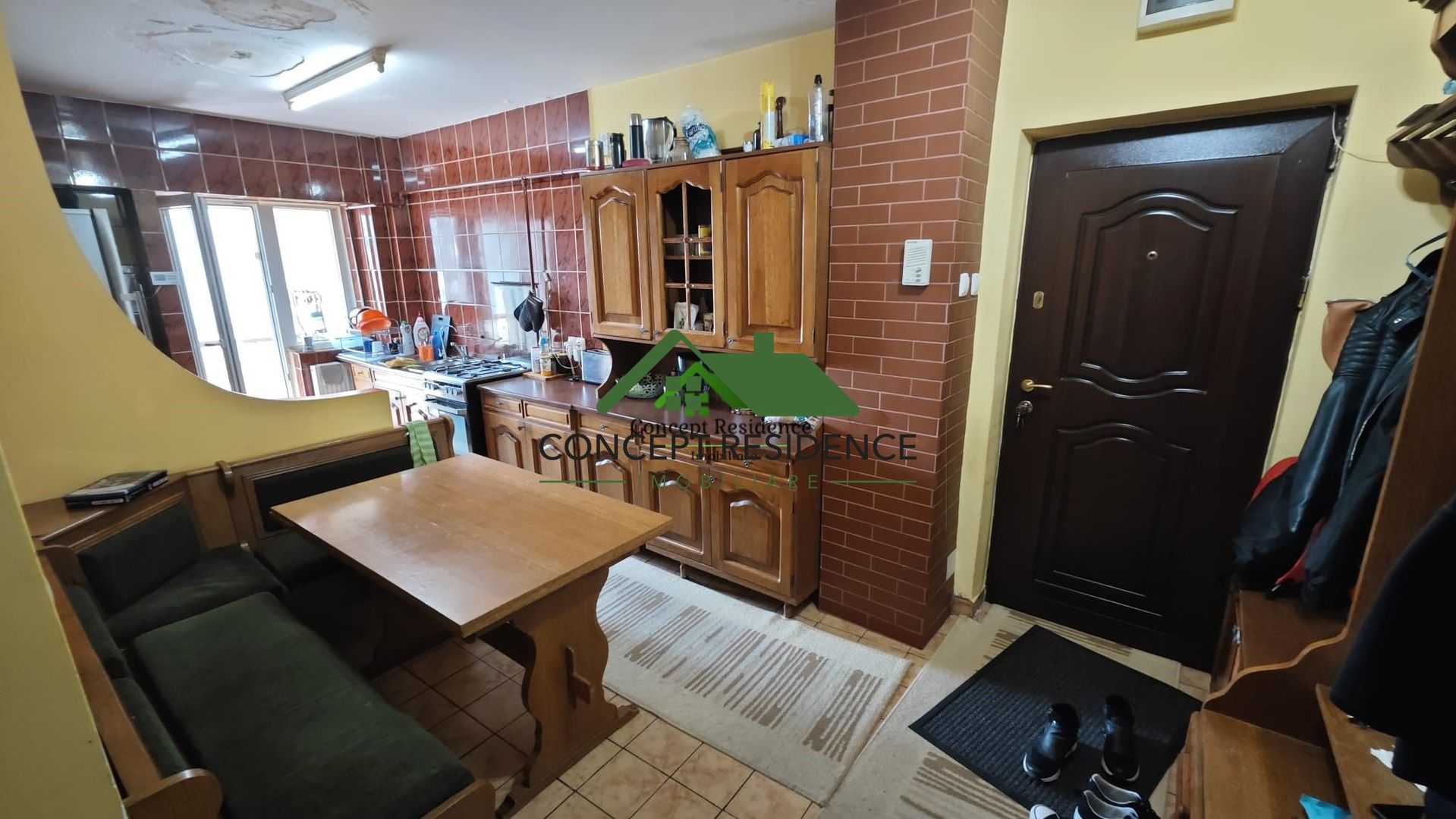 Vand apartament 4 camere, Republicii zona Liceul Sportiv - Poză 1