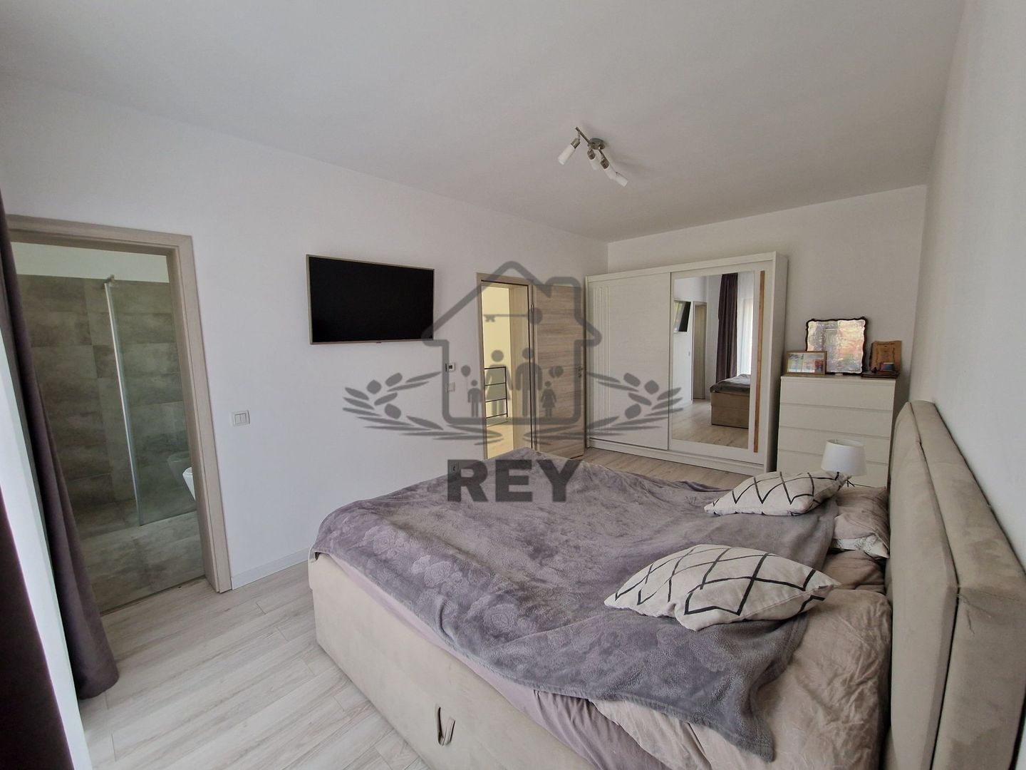 Casă modernă de vânzare în Șelimbăr la mai puțin de 7 min de Sibiu - Poză 6