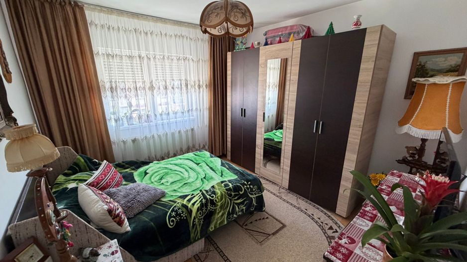 Apartament 2 camere, decomandat - zona Cetate - Poză 3