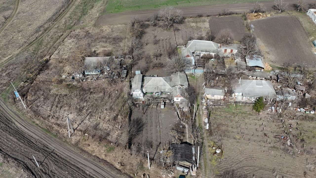 Casă cu teren de 18.8 Ari com. Tohatin ( Buneț) - Poză 3
