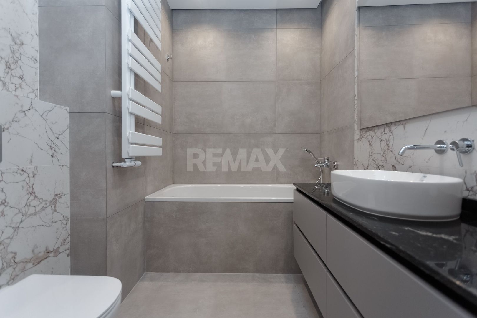 De închiriat apartament, 2 dormitoare, str. Teatrală 3, Centru. - Poză 3
