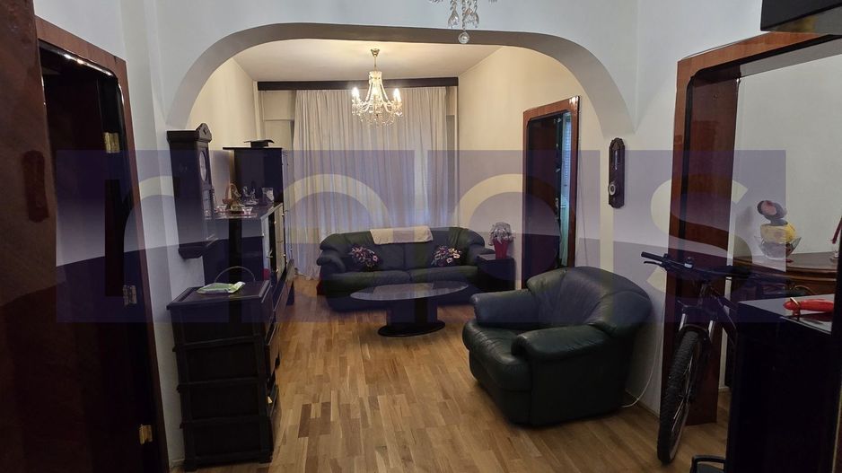 DE VANZARE APARTAMENT 4 CAMERE ZONA CENTRALA - Poză 2