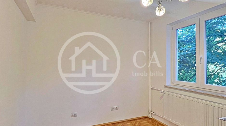 Apartament cu 3 camere de vânzare in cartierul Rogerius, Oradea - Poză 1