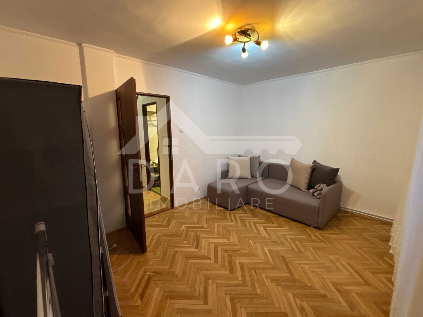 INCHIRIERE Apartament spațios cu 3 camere în zonă centrală - Poză 5